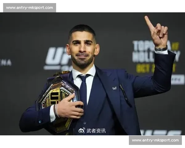 托普里亚 2 分 32 秒弑神！UFC 轻量级王座易主，奥利维拉王朝彻底终结